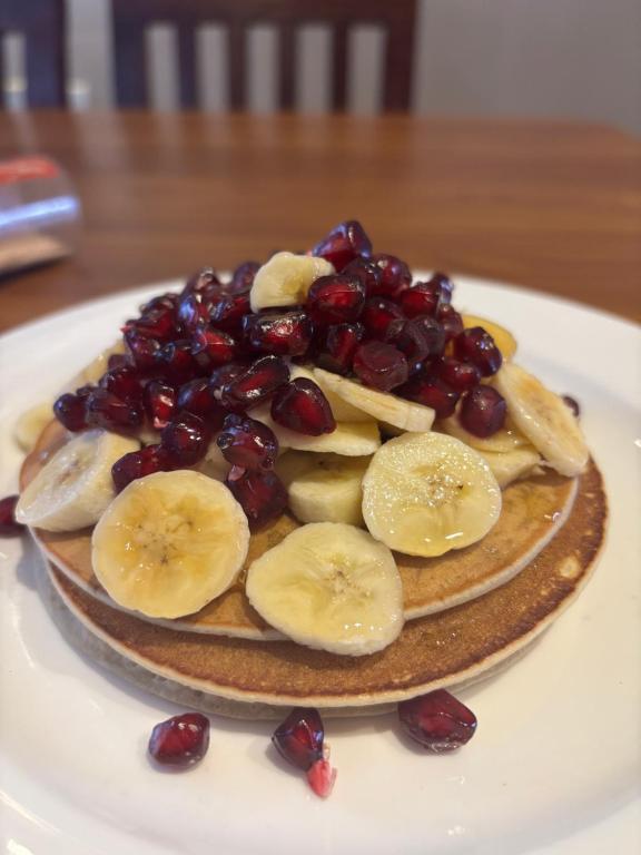 Fresh fruit pancakes served at Mums Homestay